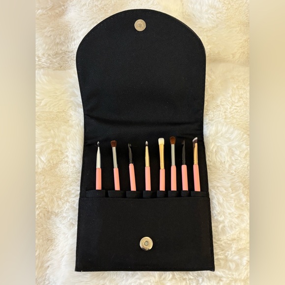 Other - Makeup Brush Set 8 brushes black snap travel case wedding gift travel vacation